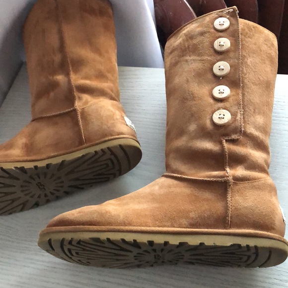 Woman’s ugg boot - Picture 5 of 6